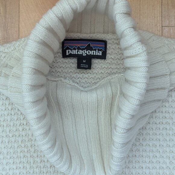 Patagonia women's recycled cashmere turtleneck sweater, med, ivory - Picture 4 of 6